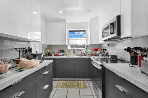 Купить виллу или дом в Майами-Гарденс, Флорида 4 спальни, 158.49м2, № 2026543 - фото 13