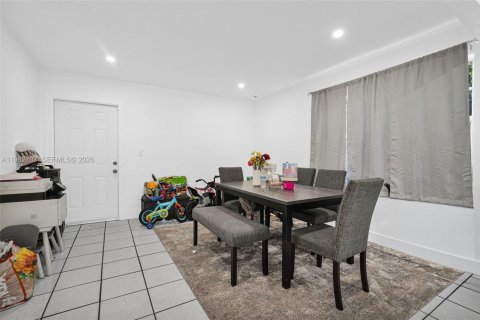 Купить виллу или дом в Майами-Гарденс, Флорида 4 спальни, 158.49м2, № 2026543 - фото 19