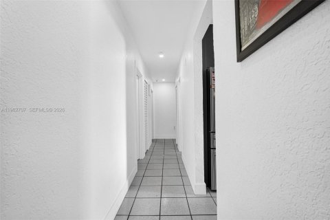 Купить виллу или дом в Майами-Гарденс, Флорида 4 спальни, 158.49м2, № 2026543 - фото 22