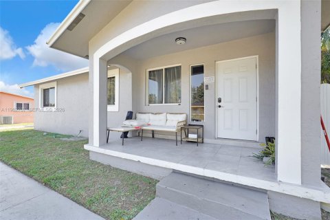 Купить виллу или дом в Майами-Гарденс, Флорида 4 спальни, 158.49м2, № 2026543 - фото 28