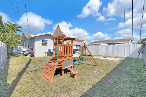Купить виллу или дом в Майами-Гарденс, Флорида 4 спальни, 158.49м2, № 2026543 - фото 9