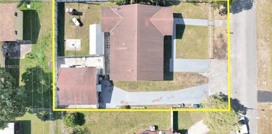 Дом в Майами-Гарденс, Флорида 4 спальни, 158.49м2 № 2026543