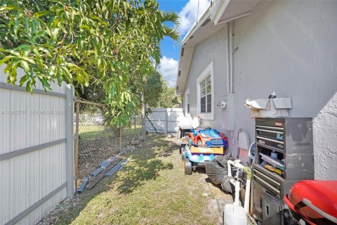 Купить виллу или дом в Майами-Гарденс, Флорида 4 спальни, 158.49м2, № 2026543 - фото 12