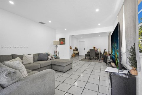 Купить виллу или дом в Майами-Гарденс, Флорида 4 спальни, 158.49м2, № 2026543 - фото 20
