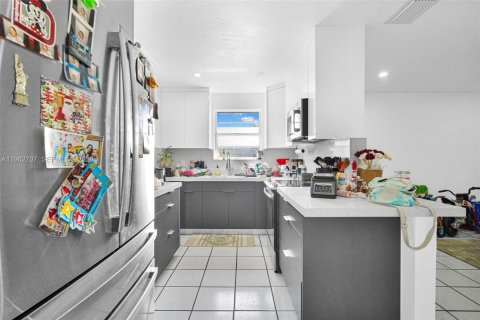 Купить виллу или дом в Майами-Гарденс, Флорида 4 спальни, 158.49м2, № 2026543 - фото 11