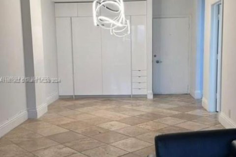 Снять в аренду кондоминиум в Майами-Бич, Флорида 1 спальня, 84.54м2, № 1959334 - фото 3