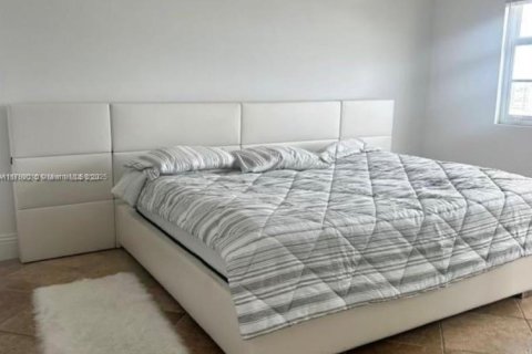 Снять в аренду кондоминиум в Майами-Бич, Флорида 1 спальня, 84.54м2, № 1959334 - фото 7