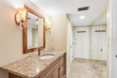 Condominio en venta en Clearwater, Florida, 2 dormitorios, 117.43 m2 № 2196389 - foto 24
