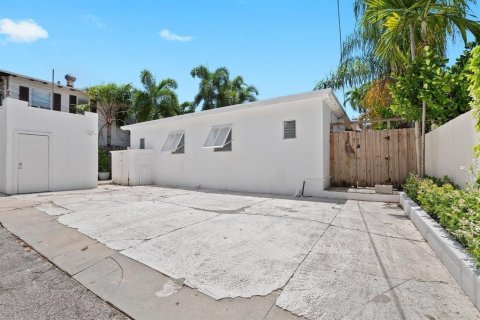Villa ou maison à louer à Fort Lauderdale, Floride: 1 chambre, 69.68 m2 № 1051107 - photo 1