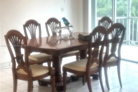 Condo in Hallandale Beach, Florida, 2 bedrooms № 1988597 - photo 5