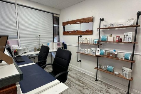 Propiedad comercial en venta en Miami, Florida № 1828729 - foto 4