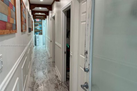 Propiedad comercial en venta en Miami, Florida № 1828729 - foto 6