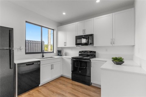 Adosado en alquiler en Florida City, Florida, 4 dormitorios № 2031872 - foto 8