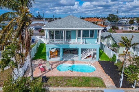 Villa ou maison à vendre à Treasure Island, Floride: 4 chambres, 186.45 m2 № 1885753 - photo 2
