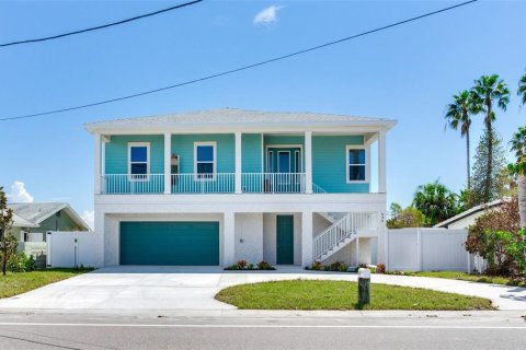 Villa ou maison à vendre à Treasure Island, Floride: 4 chambres, 186.45 m2 № 1885753 - photo 1