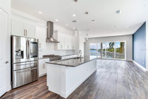 Villa ou maison à vendre à Treasure Island, Floride: 4 chambres, 186.45 m2 № 1885753 - photo 8