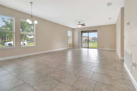 House in Winter Garden, Florida 4 bedrooms, 213.21 sq.m. № 1782632 - photo 6