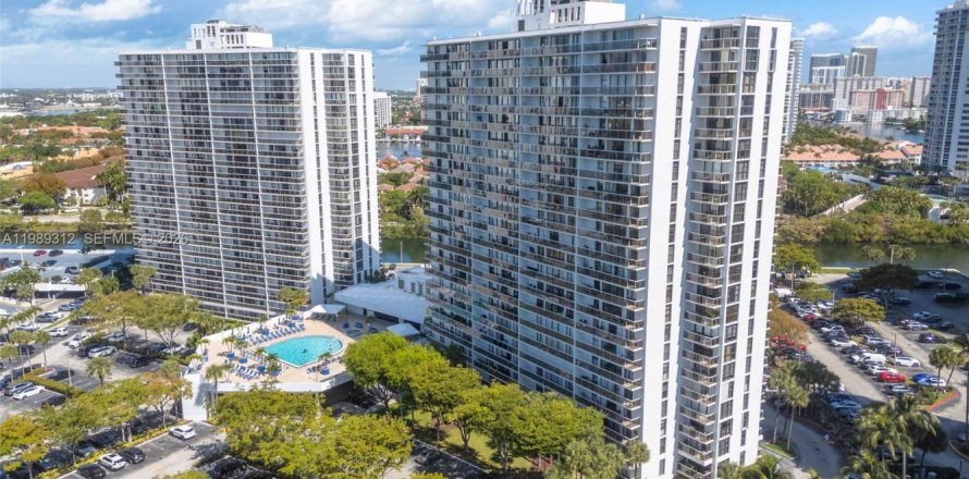 Condo à Aventura, Floride, 3 chambres  № 2056904