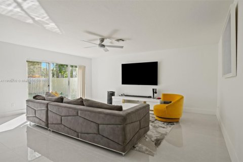 Villa ou maison à vendre à Miramar, Floride: 5 chambres, 317.45 m2 № 1964191 - photo 16