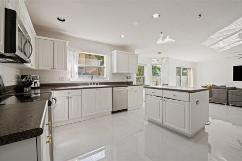 Villa ou maison à vendre à Miramar, Floride: 5 chambres, 317.45 m2 № 1964191 - photo 21