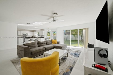 Villa ou maison à vendre à Miramar, Floride: 5 chambres, 317.45 m2 № 1964191 - photo 15