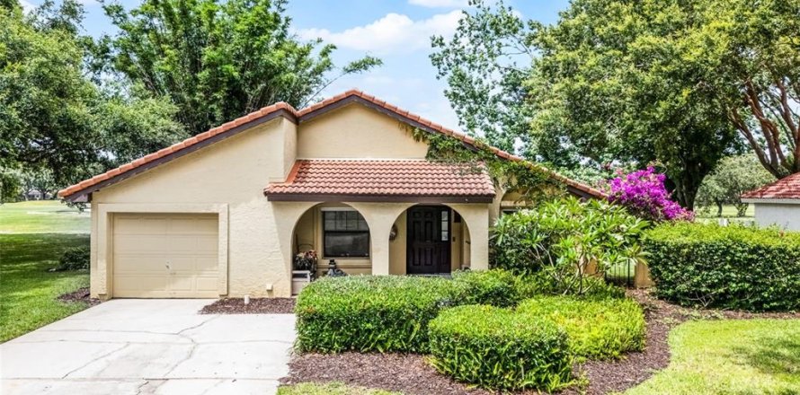 House in Orlando, Florida 2 bedrooms, 127.93 sq.m. № 1796674