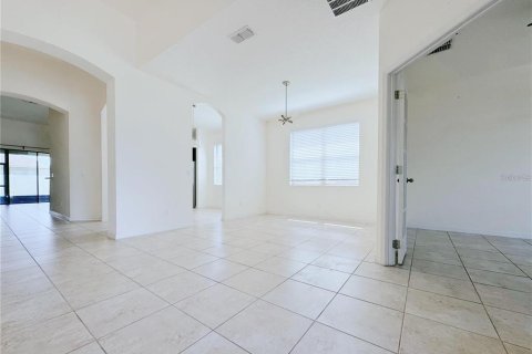 Villa ou maison à louer à Orlando, Floride: 3 chambres, 190.45 m2 № 2107447 - photo 4