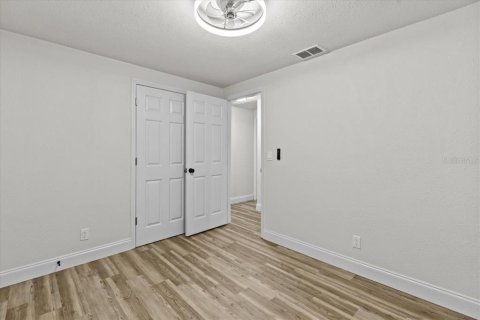House in Saint Petersburg, Florida 4 bedrooms, 123.84 sq.m. № 1547755 - photo 30