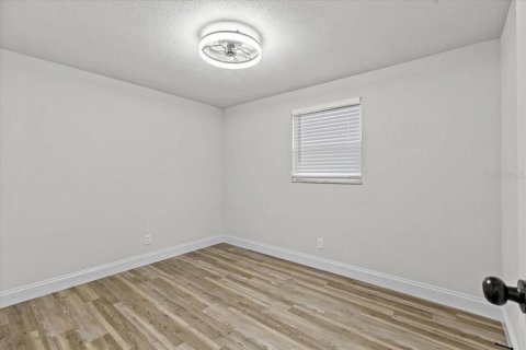 House in Saint Petersburg, Florida 4 bedrooms, 123.84 sq.m. № 1547755 - photo 29