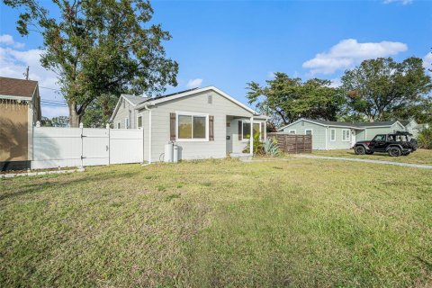 House in Saint Petersburg, Florida 2 bedrooms, 87.14 sq.m. № 1535033 - photo 26