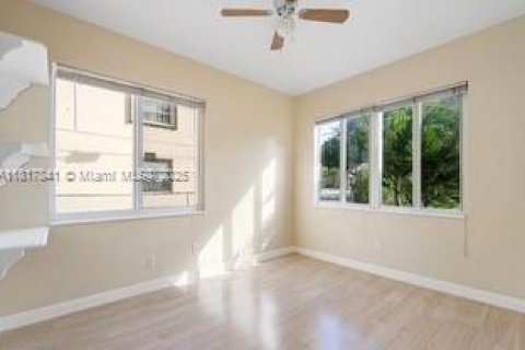 Immobilier commercial à vendre à Lake Worth, Floride: 126.25 m2 № 2194144 - photo 13