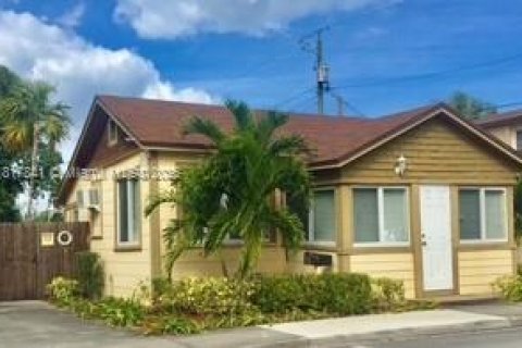 Immobilier commercial à vendre à Lake Worth, Floride: 126.25 m2 № 2194144 - photo 5