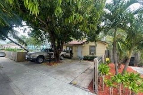 Immobilier commercial à vendre à Lake Worth, Floride: 126.25 m2 № 2194144 - photo 2