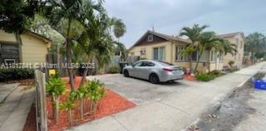 Immobilier commercial à Lake Worth, Floride 126.25 m2 № 2194144