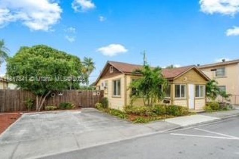 Immobilier commercial à vendre à Lake Worth, Floride: 126.25 m2 № 2194144 - photo 3