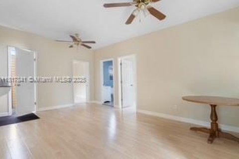 Immobilier commercial à vendre à Lake Worth, Floride: 126.25 m2 № 2194144 - photo 11