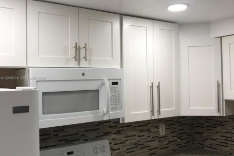 Condominio en venta en Aventura, Florida, 1 dormitorio, 75.9 m2 № 2154985 - foto 16