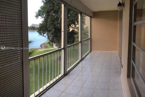 Condominio en venta en Aventura, Florida, 1 dormitorio, 75.9 m2 № 2154985 - foto 8