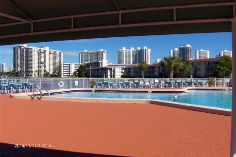 Condominio en venta en Aventura, Florida, 1 dormitorio, 75.9 m2 № 2154985 - foto 17