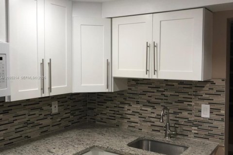 Condominio en venta en Aventura, Florida, 1 dormitorio, 75.9 m2 № 2154985 - foto 15
