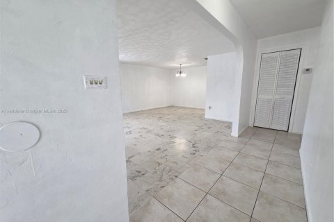 Villa ou maison à louer à Miami, Floride: 3 chambres, 277.13 m2 № 1946632 - photo 9