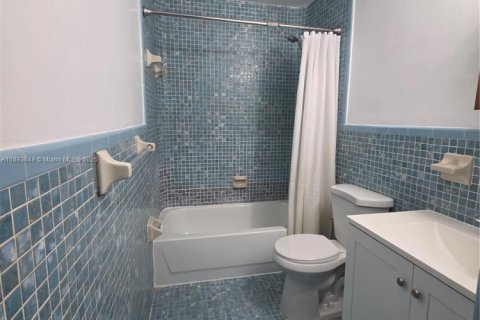 Villa ou maison à louer à Miami, Floride: 3 chambres, 277.13 m2 № 1946632 - photo 24