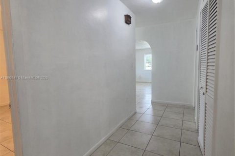 Villa ou maison à louer à Miami, Floride: 3 chambres, 277.13 m2 № 1946632 - photo 26