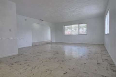 Villa ou maison à louer à Miami, Floride: 3 chambres, 277.13 m2 № 1946632 - photo 10