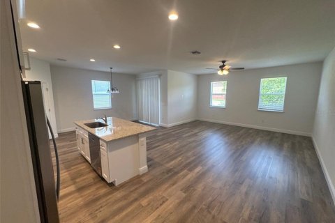 Casa en venta en Apopka, Florida, 3 dormitorios, 173.45 m2 № 2329942 - foto 11