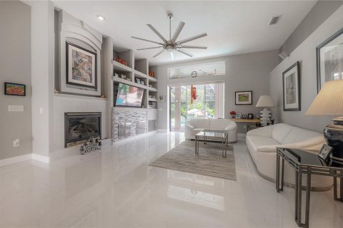 House in Tampa, Florida 5 bedrooms, 338.91 sq.m. № 1784847 - photo 23