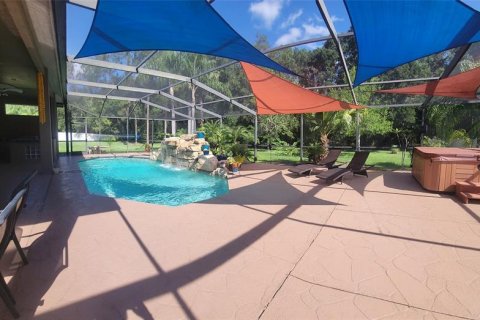 House in Tampa, Florida 5 bedrooms, 338.91 sq.m. № 1784847 - photo 7