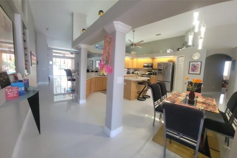 House in Tampa, Florida 5 bedrooms, 338.91 sq.m. № 1784847 - photo 10