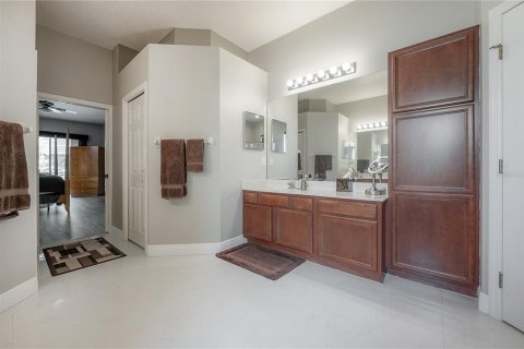 House in Tampa, Florida 5 bedrooms, 338.91 sq.m. № 1784847 - photo 28
