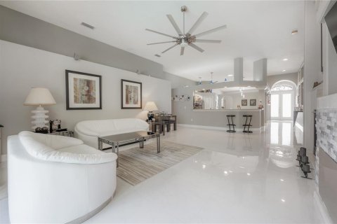 House in Tampa, Florida 5 bedrooms, 338.91 sq.m. № 1784847 - photo 24